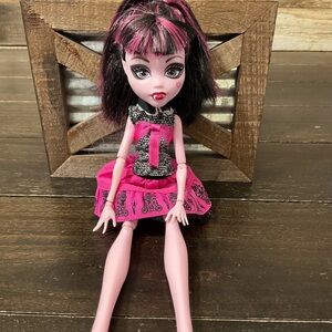Monster High Doll Draculaura Dracula Daughter Picture Day 11" Toy And Outfit